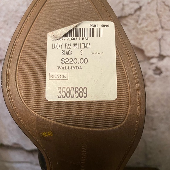 Lucky 🍀 Brand Black Leather Chunky Heel Bootie - Picture 7 of 9